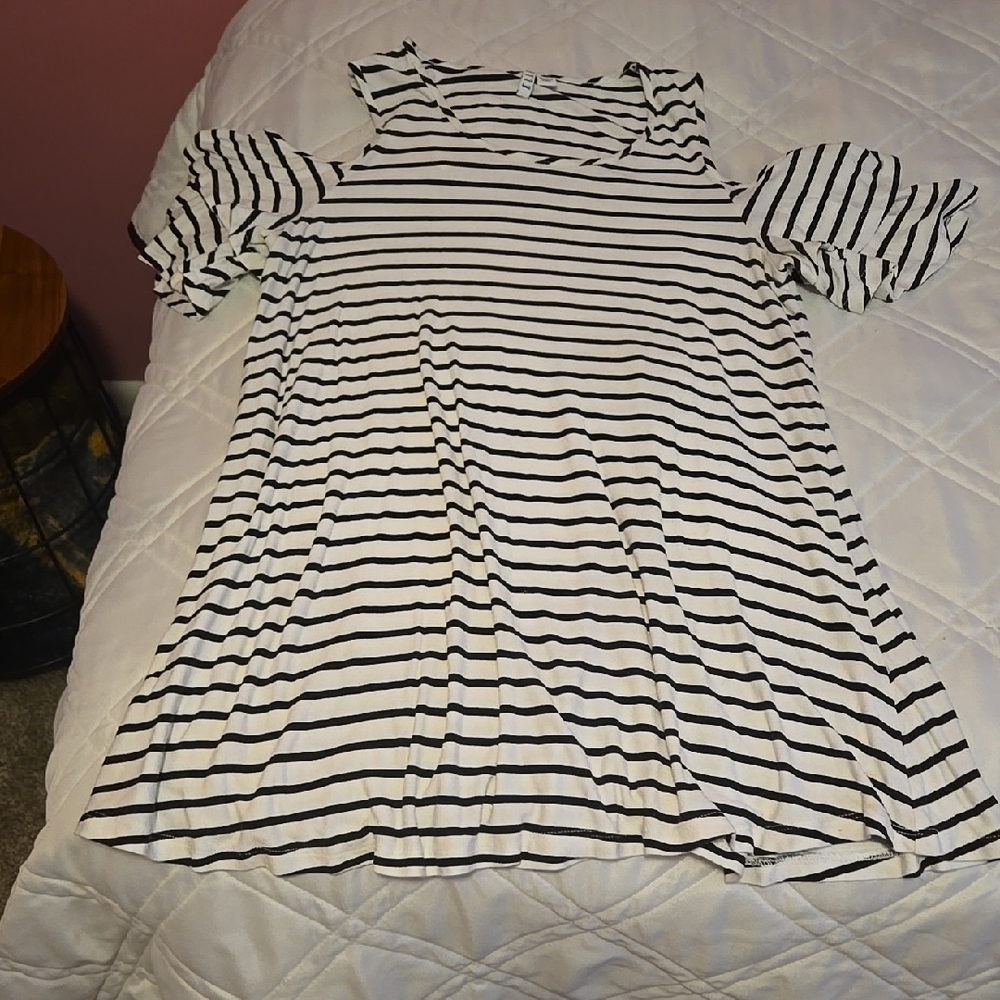 Elle Cold Shoulder Top